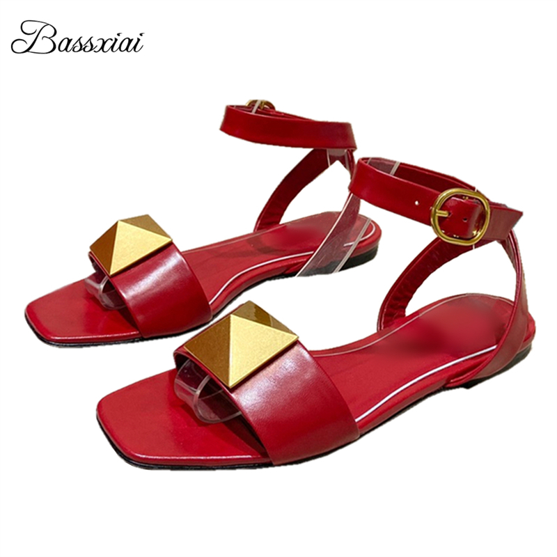 Big Rivet Buckle Decor Sandals - Leatherwork Rivets recension och pris